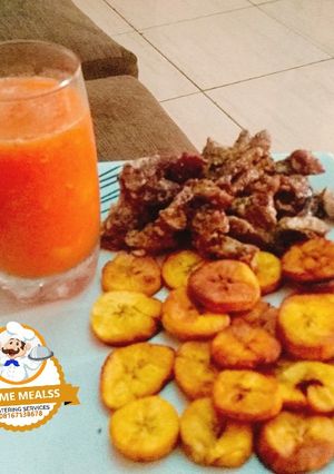 A picture of Carrot drink with fried plantain and fried beef.