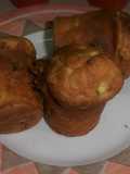 Αλμυρά muffins με λιωμένη καρδιά τυριών και ζαμπόν