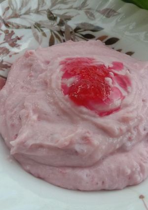 A picture of Strawberry Shrikhand.