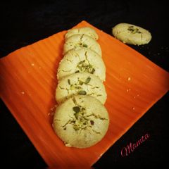 A picture of Besan Nankhatai.