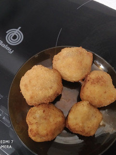 Una foto de Croquetas de bacon y dátiles