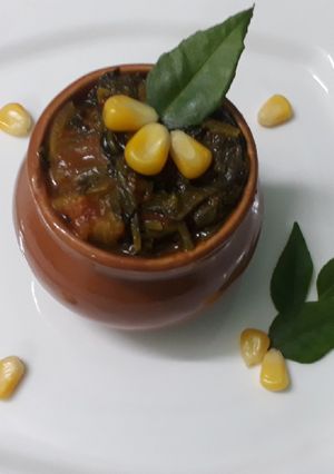 A picture of Corn and spinach curry.