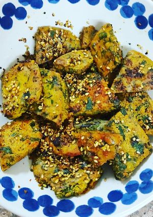 A picture of Methi dhokla.