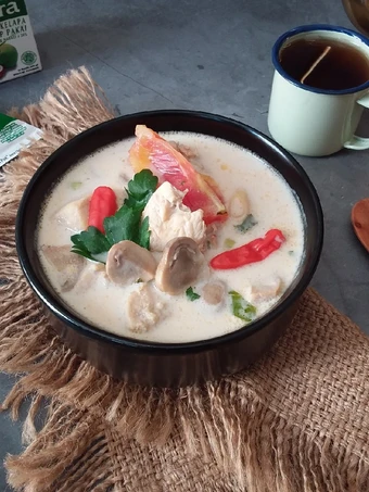 Langkah Mudah untuk Membikin Resep Tom Kha Ghai (Coconut Chicken Soup) yang Bisa Manjain Lidah Anti Ribet, Lezat Sekali