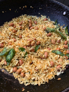 A picture of Poha chivda.
