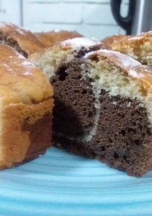 Una foto de Queque marmoleado con chocolate