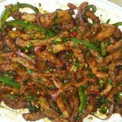 A picture of Chicken wings with green capsicum.