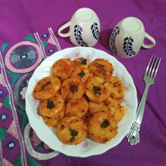 A picture of Sooji Poha Coins (Tiffin friendly).