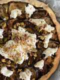 Tarte fine aubergine et basilic - miel - amande / pistache et mozzarella