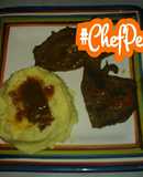 Bistec en salsa con puré de papas.