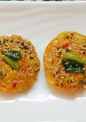 A picture of Sooji & Besan Veg Idli😊 (semolina and gram flour idli).