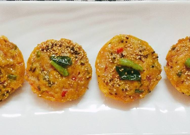 Cooking Tips Sooji &amp; Besan Veg Idli😊 (semolina and gram flour idli)