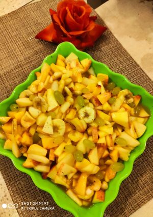 A picture of Fruit chaat.