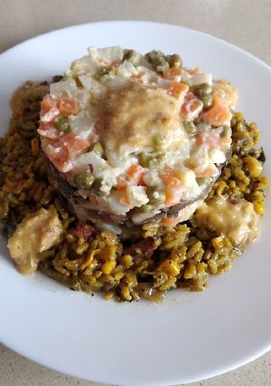 Una foto de Ensaladilla con mini corona de arroz de tallos