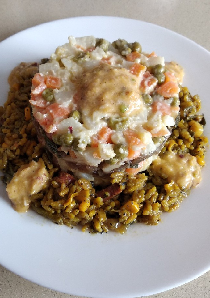 Una foto de Ensaladilla con mini corona de arroz de tallos