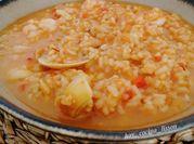 Una foto de arroz caldoso almeja