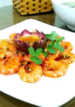Hình của món Tôm sốt chanh dây.