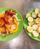 Gà áp chảo vị sa tế cùng với rau củ