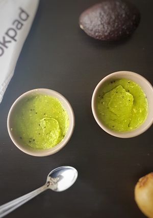Une photo de Crème dessert avocat kiwi