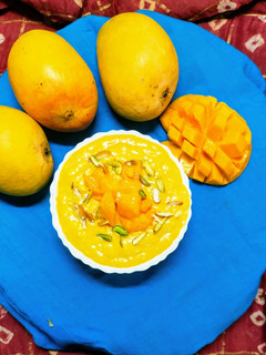 मॅंगो रबडी (mango rabdi recipe in marathi) रेसिपी चे मुख्य फोटो