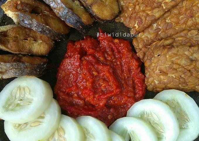 IKAN JAMBAL GORENG +TEMPE GORENG + SAMBEL