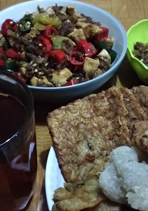 Foto resep Oseng Lombok kethok tetelan Dan tahu