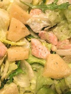 Una foto de Ensalada tropical con pollo