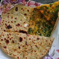 A picture of Green Garlic paratha.