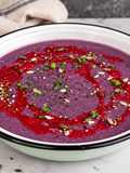 Sopa mágica de repollo colorado