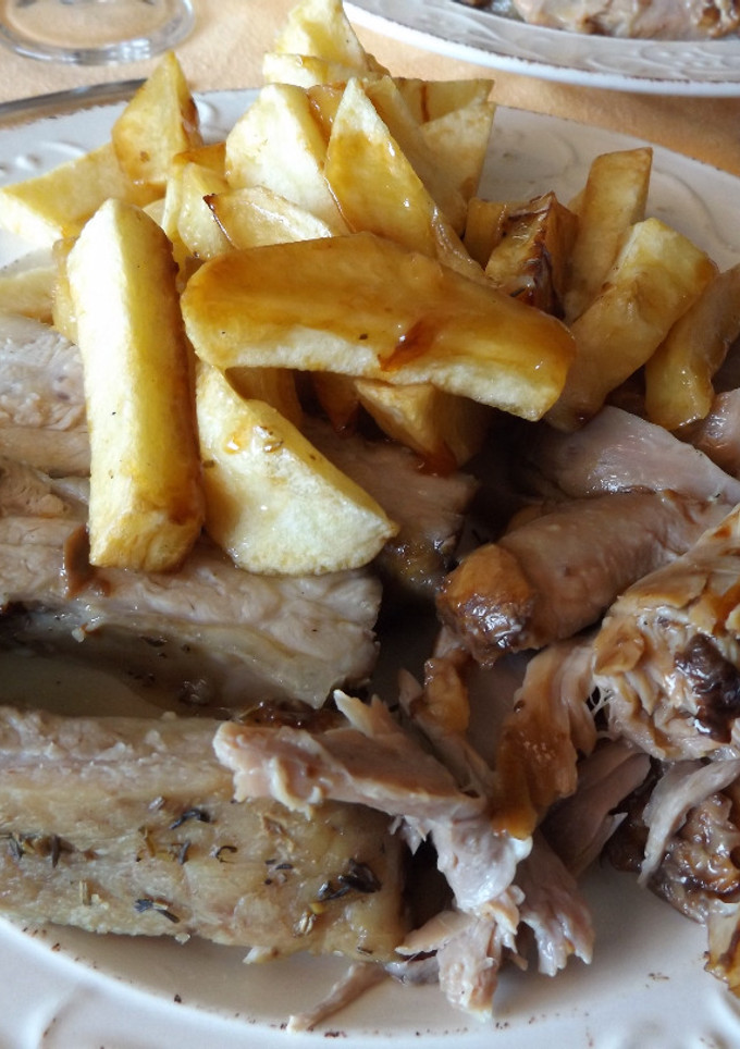 Una foto de Costillas y codillo de cerdo asados al horno