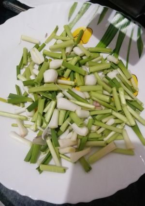 લીલું લસણ (Lilu Lasan Recipe In Gujarati) રેસીપી મુખ્ય ફોટો