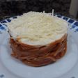 Espaguetis boloñesa con salsa de queso queso rallado