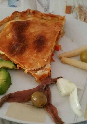 Foto principal de Empanada rellena de pisto manchego y aguacates