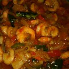 A picture of Udang saus padang.
