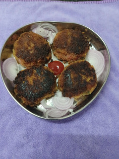 வெங்காயம் காய்கறிகள் சேர்த்த கட்லெட்(veg cutlet recipe in tamil) செய்முறை முக்கிய புகைப்படம்