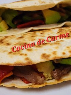 Una foto de Tacos de ternera y aguacate