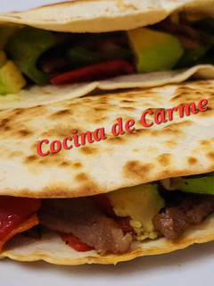 Una foto de Tacos de ternera y aguacate