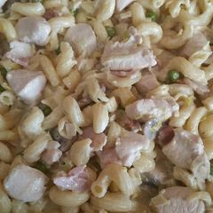 A picture of Chicken and leek stir fry.