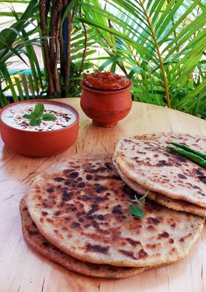 આલુ પરાઠા (aloo paratha recipe in gujarati) રેસીપી મુખ્ય ફોટો