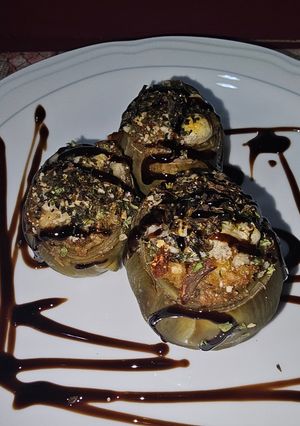 Una foto de Alcachofas rellenas de gambas rojas