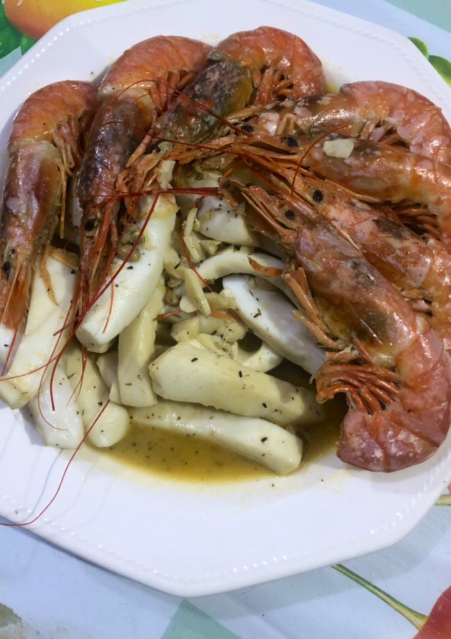 Una foto de Tiras de pota y gambas