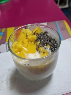 Una foto de Kéfir con mango
