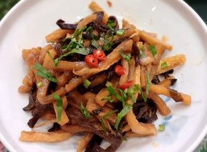 Hình của món Củ cải khô rim nước tương, tương ớt.