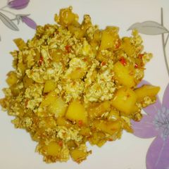 A picture of Irish and egg sauce.