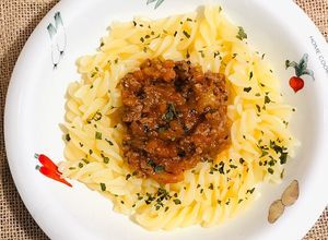 Hình của món Nui xoắn sốt bò băm-ăn dặm.