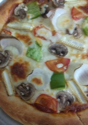 डोमिनोस पिज़्ज़ा (dominos pizza recipe in Hindi) रेसिपी मुख्य फोटो