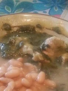 Una foto de Salsa verde de puerco con verdolagas!