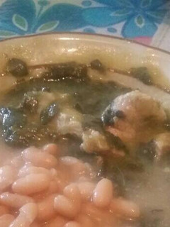 Una foto de Salsa verde de puerco con verdolagas!