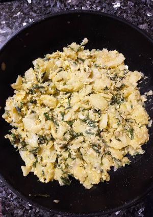 Una foto de Revuelto de patatas con espárragos silvestres