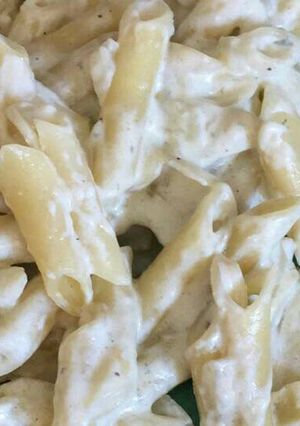 Una foto de Pasta corta con queso roquefort y manchego.ॐ
